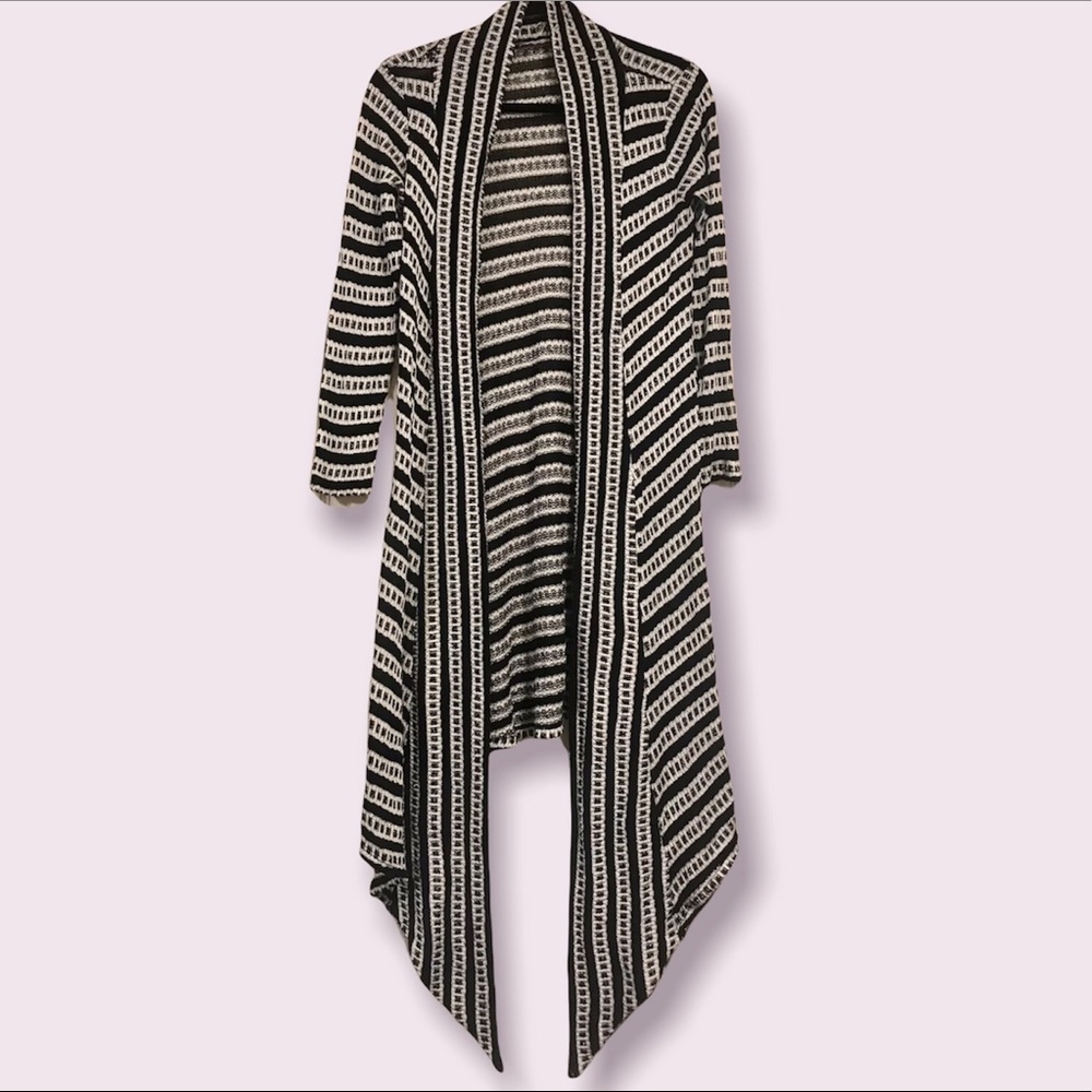 🌟SALE 2/$10.00‼️ Pretty young thing Women’s White/Black/Gray Cardigan size M